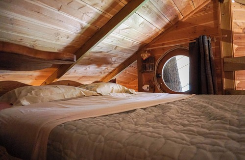 Pietroso Cabin | La cabane du bandit (tree house with Jacuzzi)