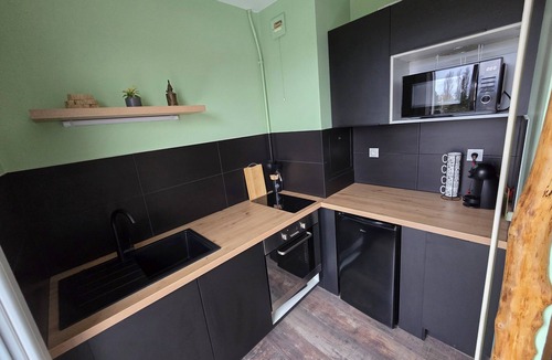 Chateauroux Apartment | "La Cabane"