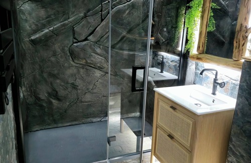 Chateauroux Apartment | "La Cabane"