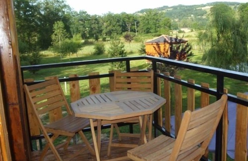 Saint-Dier-dʼAuvergne House | La Cabane Dans les Arbres