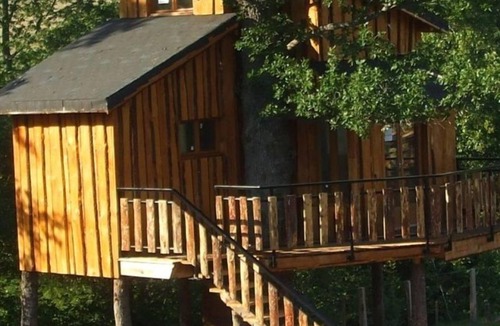 Saint-Dier-dʼAuvergne House | La Cabane Dans les Arbres