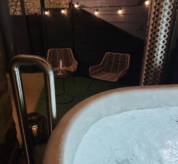 Saint-Laurent-dAndenay House | La Cabane SPA
