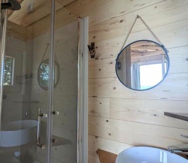 Saint-Paulien Bed & Breakfast | "La cabane", la roseraie de Zoubiroux