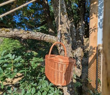 Saint-Paulien Bed & Breakfast | "La cabane", la roseraie de Zoubiroux