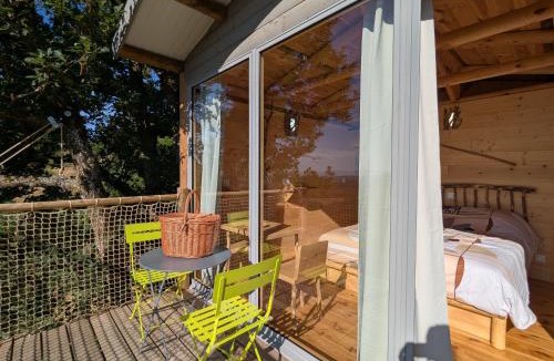 Saint-Paulien Bed & Breakfast | "La cabane", la roseraie de Zoubiroux