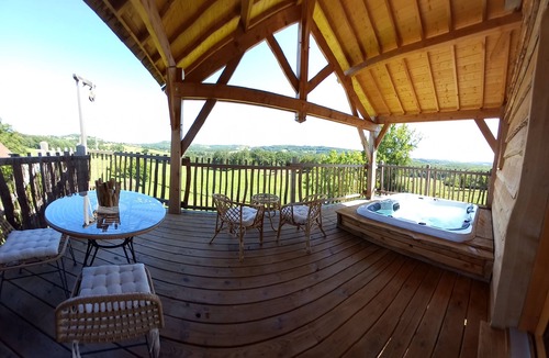 Segonzac Cabin | La Cabane Perchée de L'Idylle & Spa, between Périgord and Corrèze