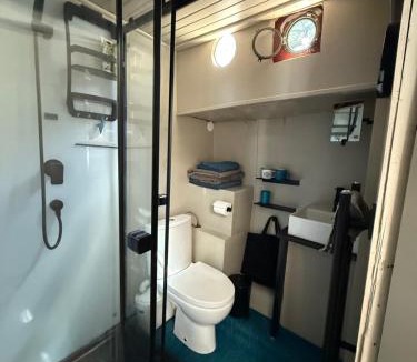 Saint-Cloud Boat Rental | La cabine du capitaine
