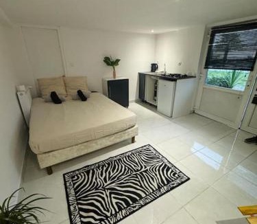 Saint-Gereon Apartment | La cache cache