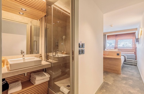 Arc-1600 Hotel | La Cachette - Friendly Hotel