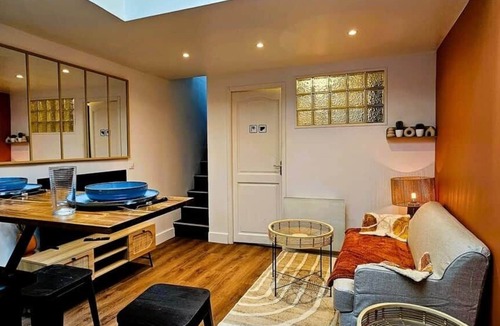 Melun Apartment | La Cachette Oubliee