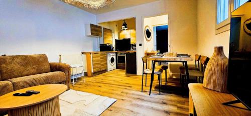 Fontainebleau Apartment | La Cachette Secrète