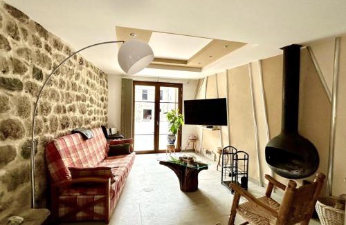 Saint-Pierre-de-Colombier Apartment | La Calade