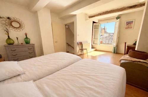 Peyruis Apartment | La Calade Peyruisienne - Maison atypique