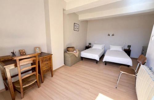 Peyruis Apartment | La Calade Peyruisienne - Maison atypique