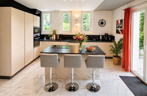 Montferrier-sur-Lez Villa | La Calade: Villa in the shade of oak trees