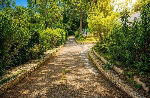Montferrier-sur-Lez Villa | La Calade: Villa in the shade of oak trees