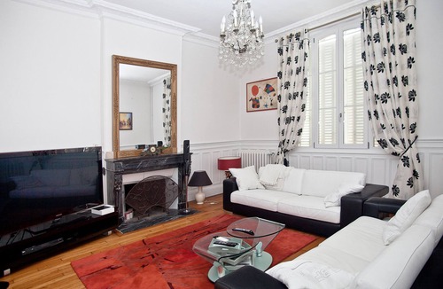 Vitry-le-Francois House | La Camomille | Double with Jacuzzi