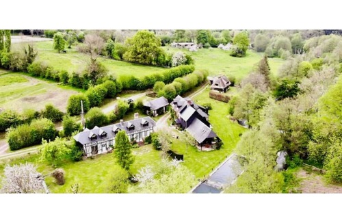 Fort-Moville House | La Campagne Normande Chic Avec Rivière et Tennis