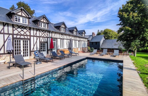 Fort-Moville House | La Campagne Normande Chic Avec Rivière et Tennis