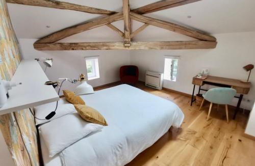 Sauveterre-Saint-Denis Bed & Breakfast | La Canolière - Chambre d'hôte Noémie