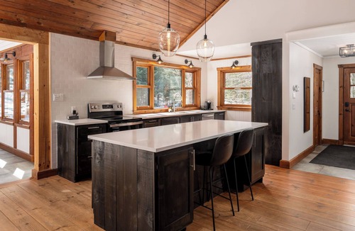 Saint-Faustin-Lac-Carre Ski Chalet | La Canopée | Spa | Piscine privé chauffé| Plein-air Mont-Blanc/Mont-Tremblant