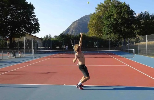 Quaix-en-Chartreuse House | La Canopée de Chartreuse, a home with a terrace perched in a tree