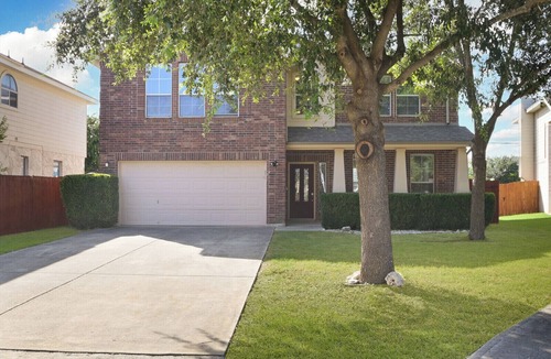 Far North Central House | La Cantera Estate Sleeps 12 Hot Tub+FirePit+Games