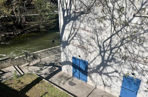 Savignac-les-Ormeaux Apartment | La Capelette