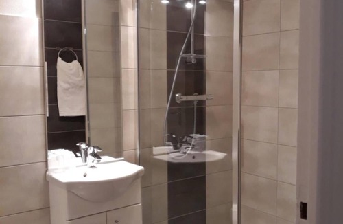 Riom Hotel | La Caravelle