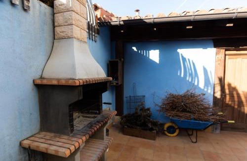 Alcanadre House | La Casa Azul