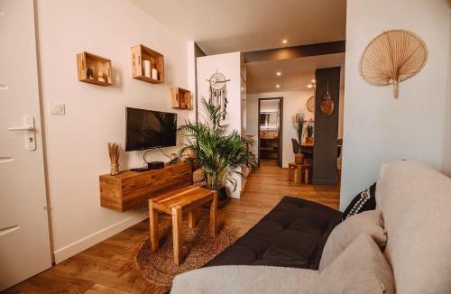 Irigny Apartment | La Casa Bali