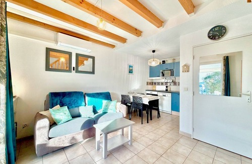 Calvisson Apartment | La Casa BellaVita, 4 guests, Pool in Calvisson