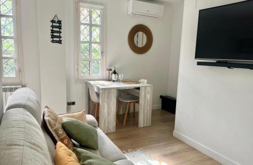 San Sebastian Apartment | La Casa de la Brujita with AC License ESS02999