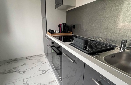 Melun House | La Casa de Lové, Private flat suite with jacuzzi