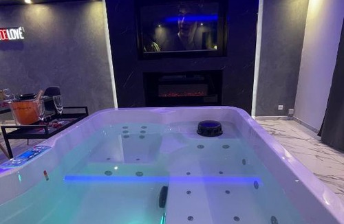 Melun House | La Casa de Lové Suite Jacuzzi