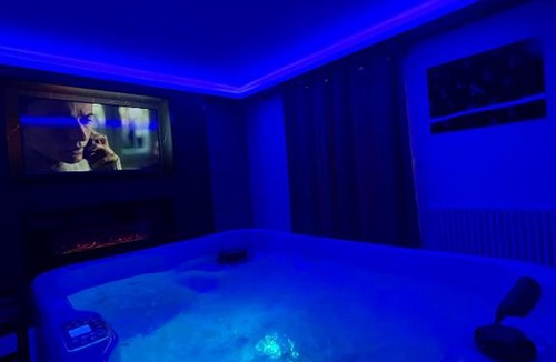 Melun House | La Casa de Lové Suite Jacuzzi