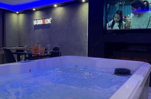 Melun House | La Casa de Lové Suite Jacuzzi