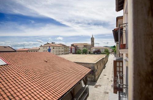 Vitoria-Gasteiz Old Town Apartment | La Casa De Santa María ESTUDIOS