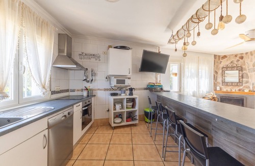 Ituero y Lama Ski Chalet | La Casa De Trasto - Chalet with Private Heated Pool and Mountain Views