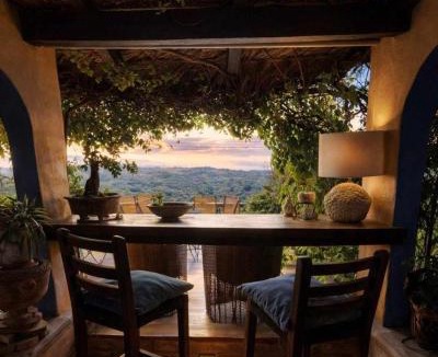 Tequesquitengo Hotel | La Casa del Guamúchil