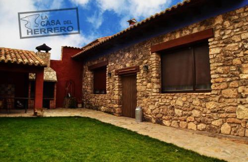 El Poyo del Cid House | La Casa del Herrero