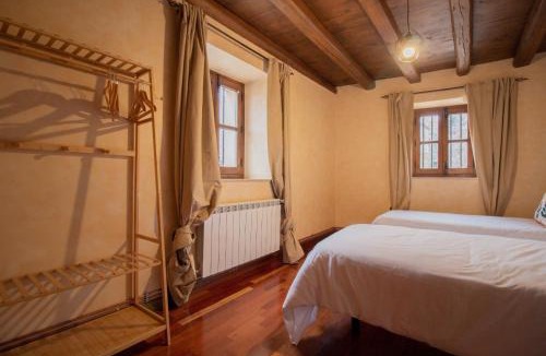 Cerezo de Abajo House | La Casa del Médico