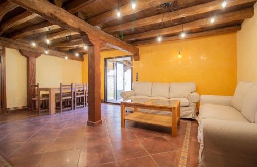 Cerezo de Abajo House | La Casa del Médico