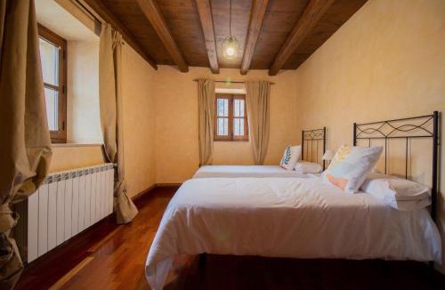 Cerezo de Abajo House | La Casa del Médico