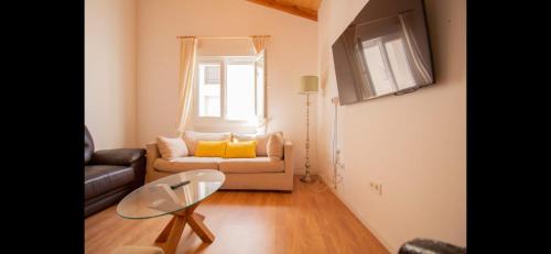 Cerezo de Abajo House | La Casa del Maestro