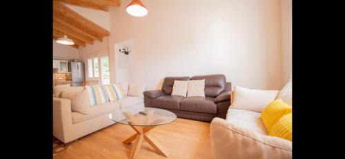 Cerezo de Abajo House | La Casa del Maestro