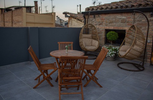 Balaguer Apartment | La Casa Del Miracle. 1 bedroom penthouse.