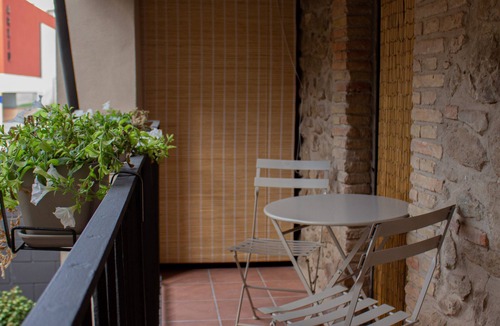 Balaguer Apartment | La Casa Del Miracle. 2 bedroom apartment.
