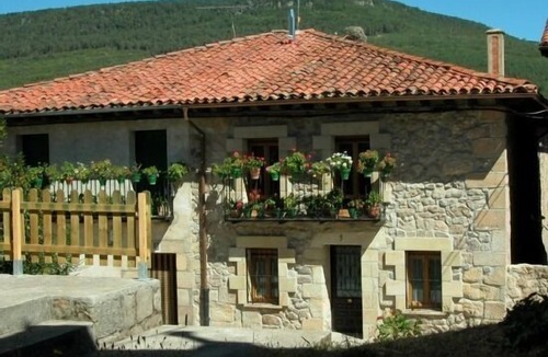 Molinos de Duero Cottage | La Casa del Tío Benito for 9 people