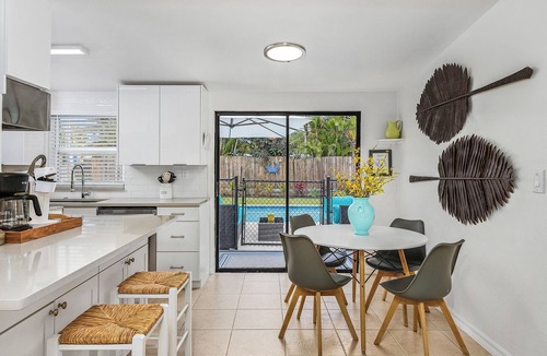 East Naples House | "La Casa Delmar" Heated Pool! Close to Beaches and 5th Ave.
